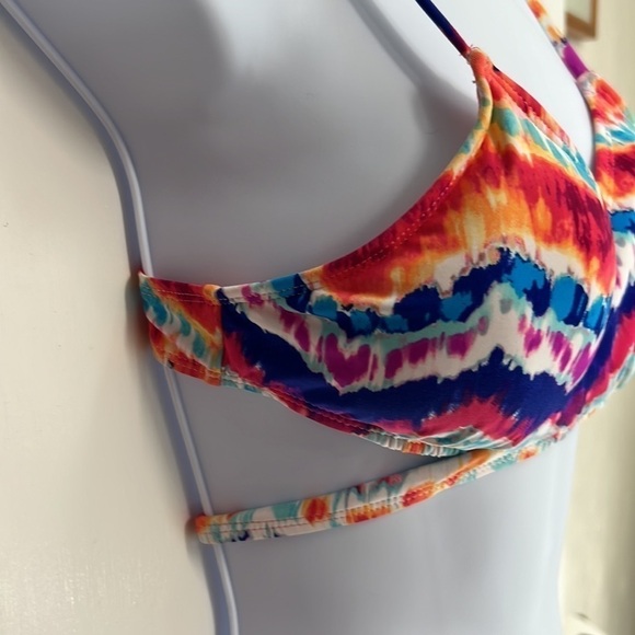 Hobie Chevron Ikat Print Bikini Top, has a wrap around strap & shoulder straps - Picture 6 of 16